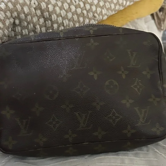 Louis Vuitton Toiletry (needs zipper). Authentic - Picture 4 of 6